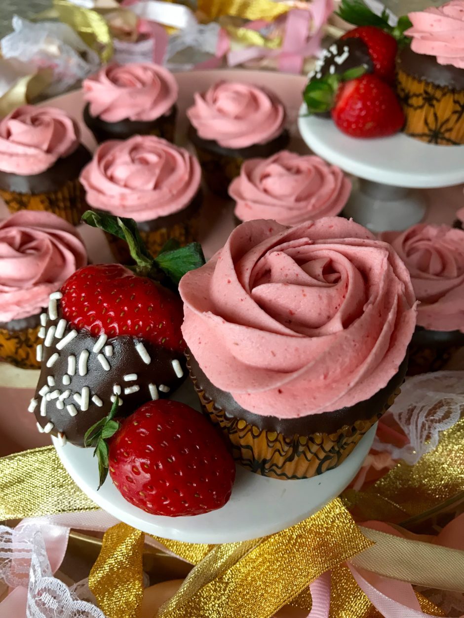 Chocolate Covered Strawberry Cupcakes With Real Strawberries